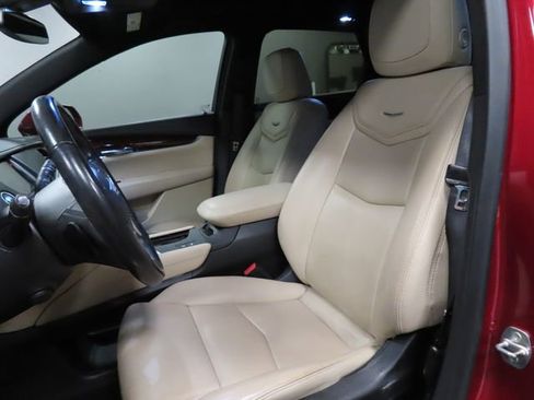 Used 2019 Cadillac XT5 Premium Luxury FWD image 18