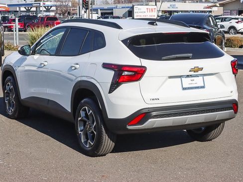 New 2026 Chevrolet Trax LT w/ Driver Confidence Package image 2
