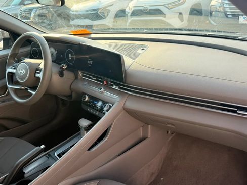 Used 2024 Hyundai Elantra SEL FWD image 16