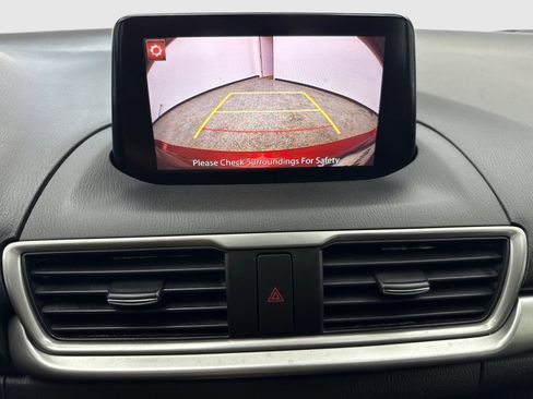 Used 2018 MAZDA MAZDA3 Touring FWD image 27