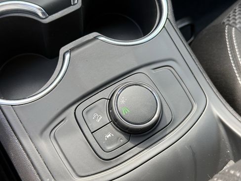 Used 2024 GMC Terrain SLE image 23