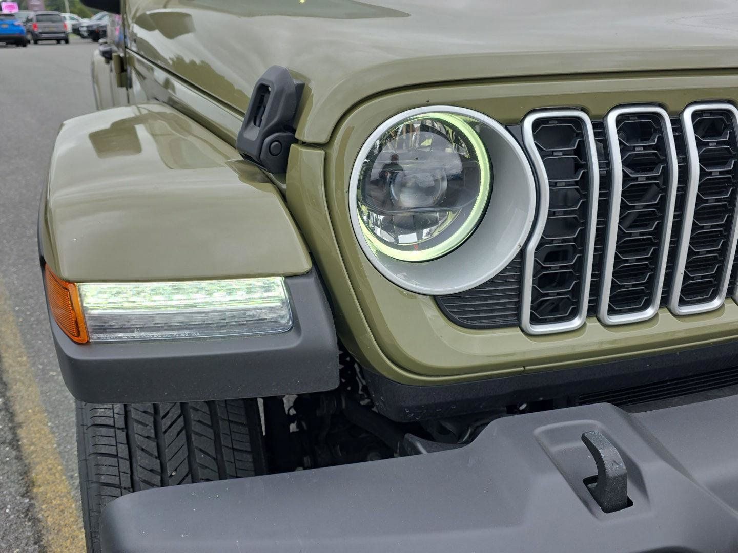 Used 2026 Jeep Wrangler Unlimited Sahara AWD/4WD image 4