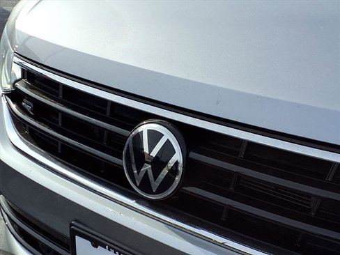 Used 2022 Volkswagen Tiguan SE R-Line image 27