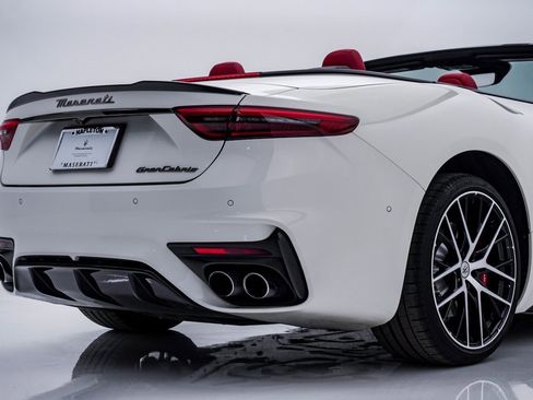 Used 2024 Maserati GranCabrio Trofeo image 13