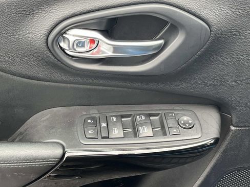 Used 2020 Jeep Cherokee Latitude Plus image 16