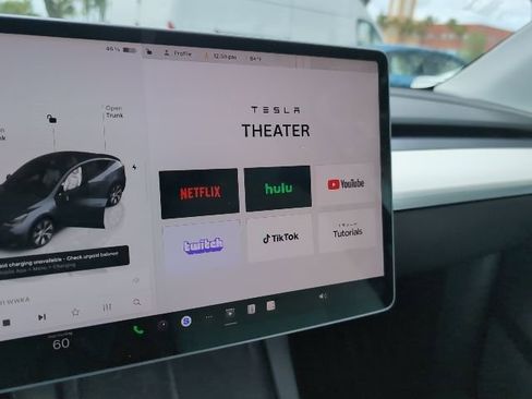 Used 2022 Tesla Model Y Long Range AWD/4WD image 16