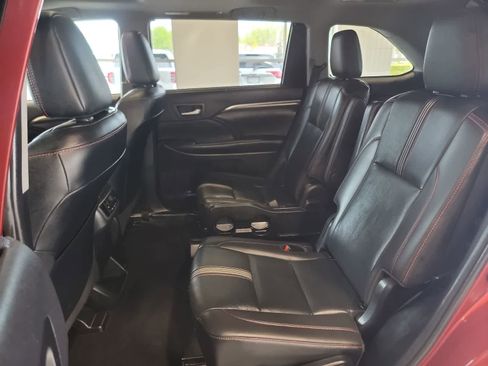 Used 2019 Toyota Highlander AWD V6 image 30