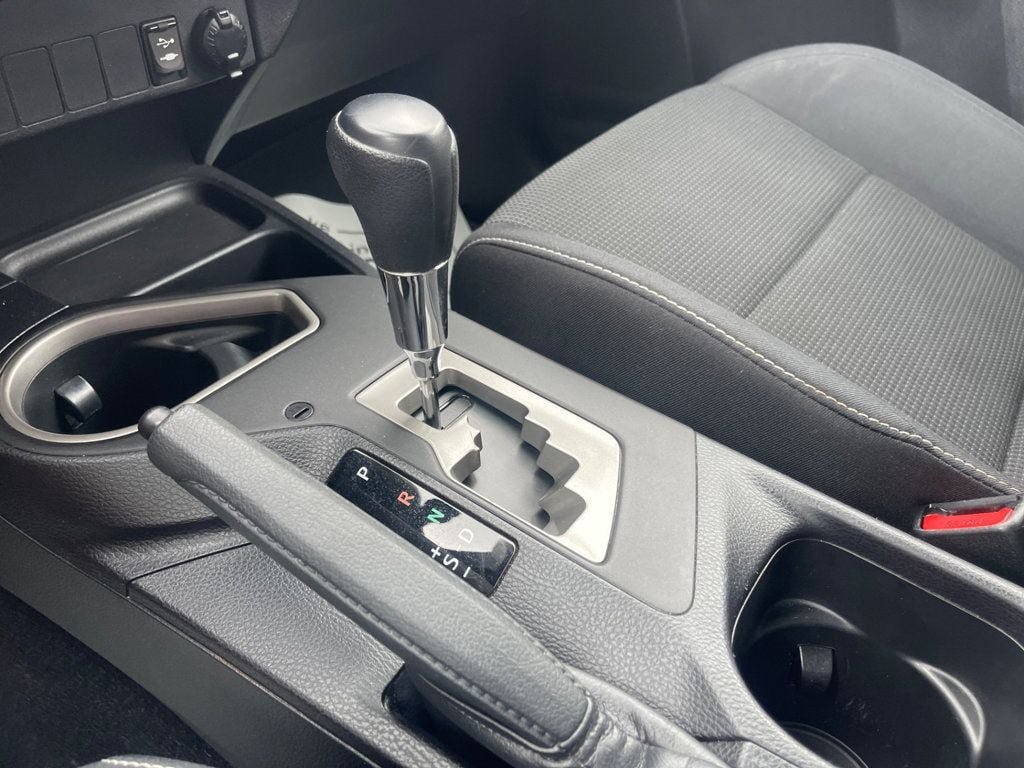 Used 2018 Toyota RAV4 XLE FWD image 19