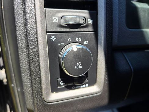 Used 2018 RAM 1500 Express w/ Express Value Package AWD/4WD image 12