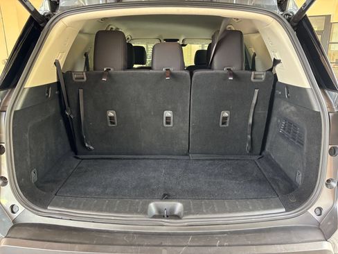 Used 2025 Nissan Pathfinder SV FWD image 34