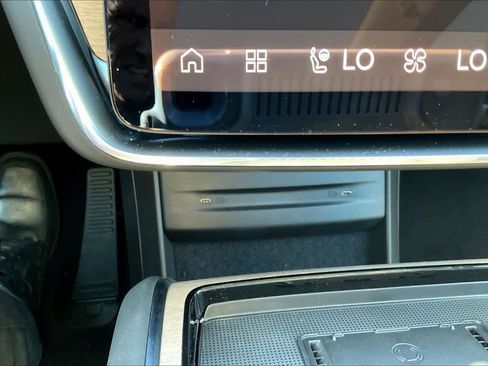 New 2025 Volvo EX90 Plus w/ Protection Package Premier image 23