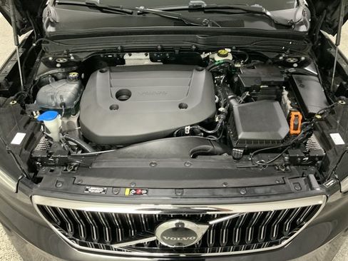 Used 2024 Volvo XC40 B5 Plus AWD/4WD image 10