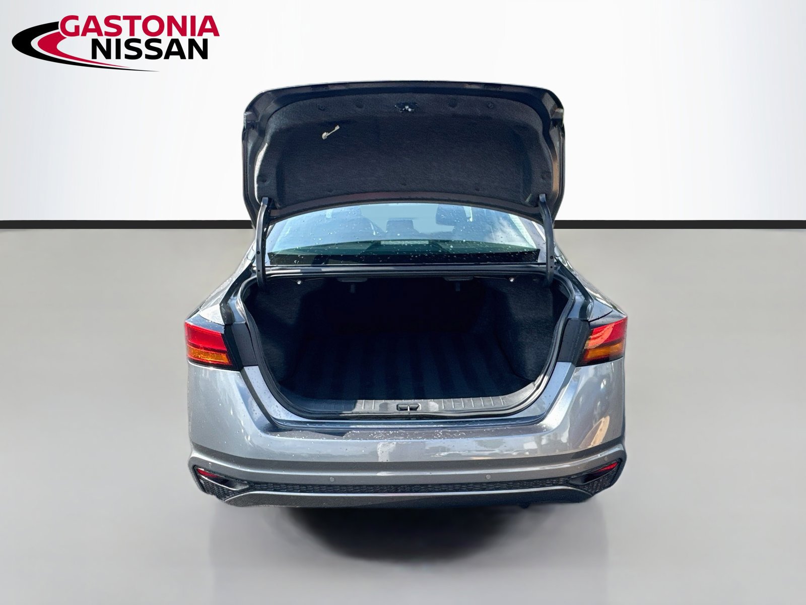 Used 2025 Nissan Altima 2.5 SV FWD image 33