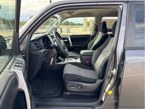 Used 2015 Toyota 4Runner SR5 AWD/4WD image 14