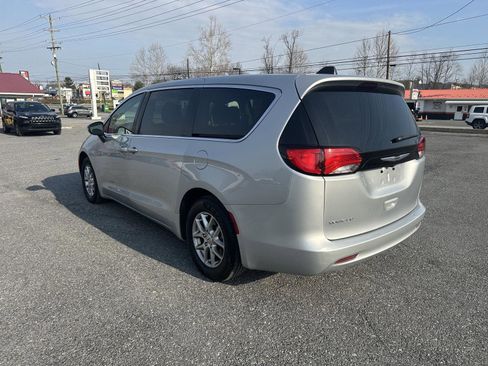 Used 2023 Chrysler Voyager LX FWD image 3