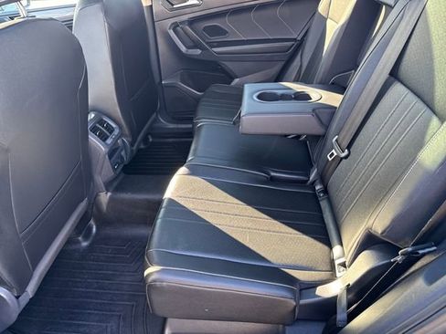 Certified 2022 Volkswagen Tiguan SE image 30