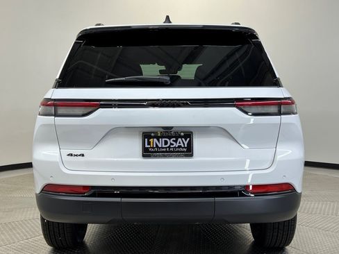 New 2025 Jeep Grand Cherokee Altitude image 4