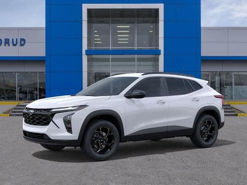 New 2026 Chevrolet Trax LT FWD image 2