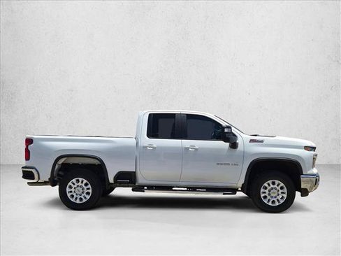Used 2025 Chevrolet Silverado 2500 LT w/ Safety Package AWD/4WD image 4