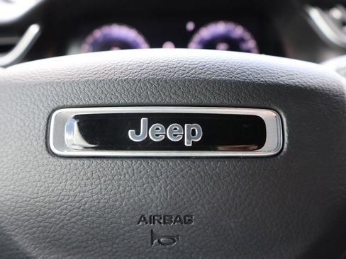 Used 2023 Jeep Grand Cherokee Altitude AWD/4WD image 27