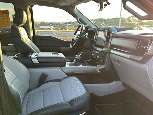 Used 2022 Ford F150 Limited image 10