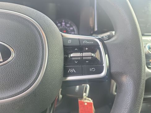 Used 2021 Kia Sorento LX FWD image 24