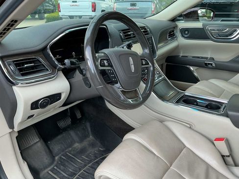 Used 2017 Lincoln Continental Select w/ Climate Package AWD/4WD image 19