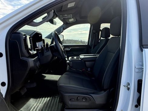 Used 2025 Chevrolet Silverado 2500 LT w/ Convenience Package image 13