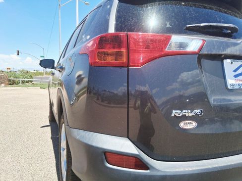 Used 2015 Toyota RAV4 LE FWD image 11