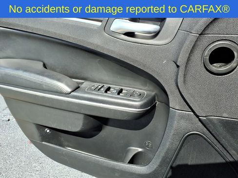 Used 2017 Chrysler 300 Limited image 9