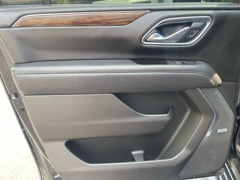 Used 2021 Chevrolet Suburban Premier AWD/4WD image 25