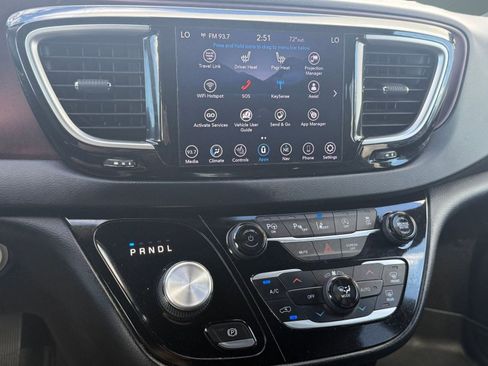 Used 2020 Chrysler Pacifica Touring-L image 22