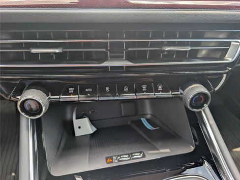 New 2026 Chevrolet Traverse Z71 w/ Enhanced Driving Package AWD/4WD image 18
