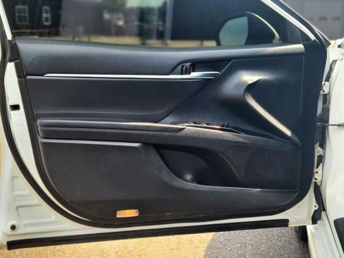 Used 2019 Toyota Camry SE FWD image 7