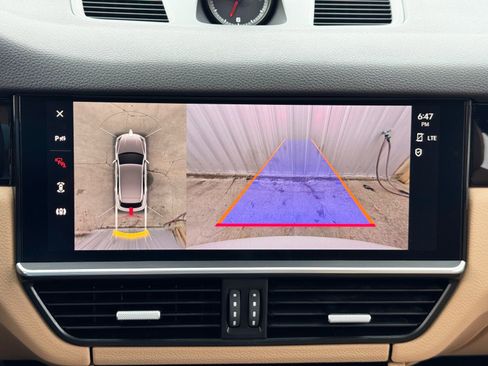 Used 2023 Porsche Cayenne Platinum Edition image 30