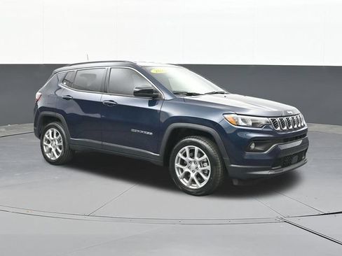 Used 2024 Jeep Compass Latitude AWD/4WD image 18