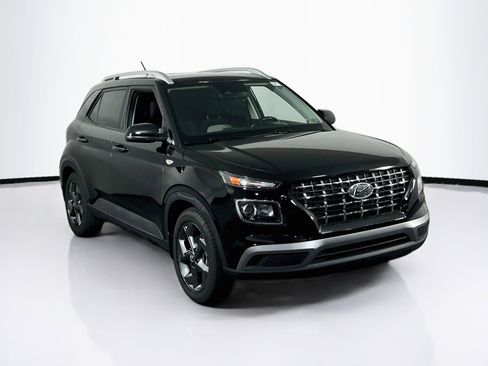 Used 2023 Hyundai Venue SEL FWD image 3