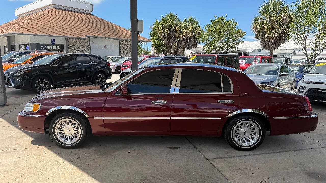 Used 1999 Lincoln Town Car Signature RWD image 8