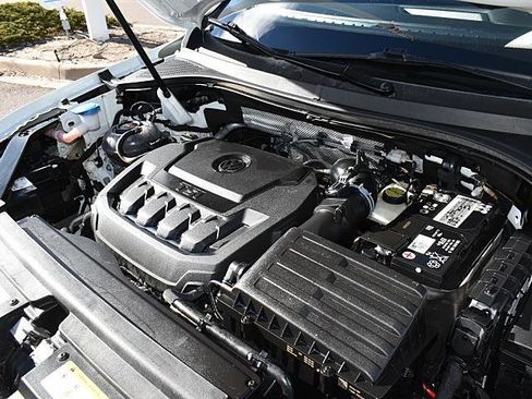 Used 2023 Volkswagen Tiguan SE w/ Panoramic Sunroof Package image 9