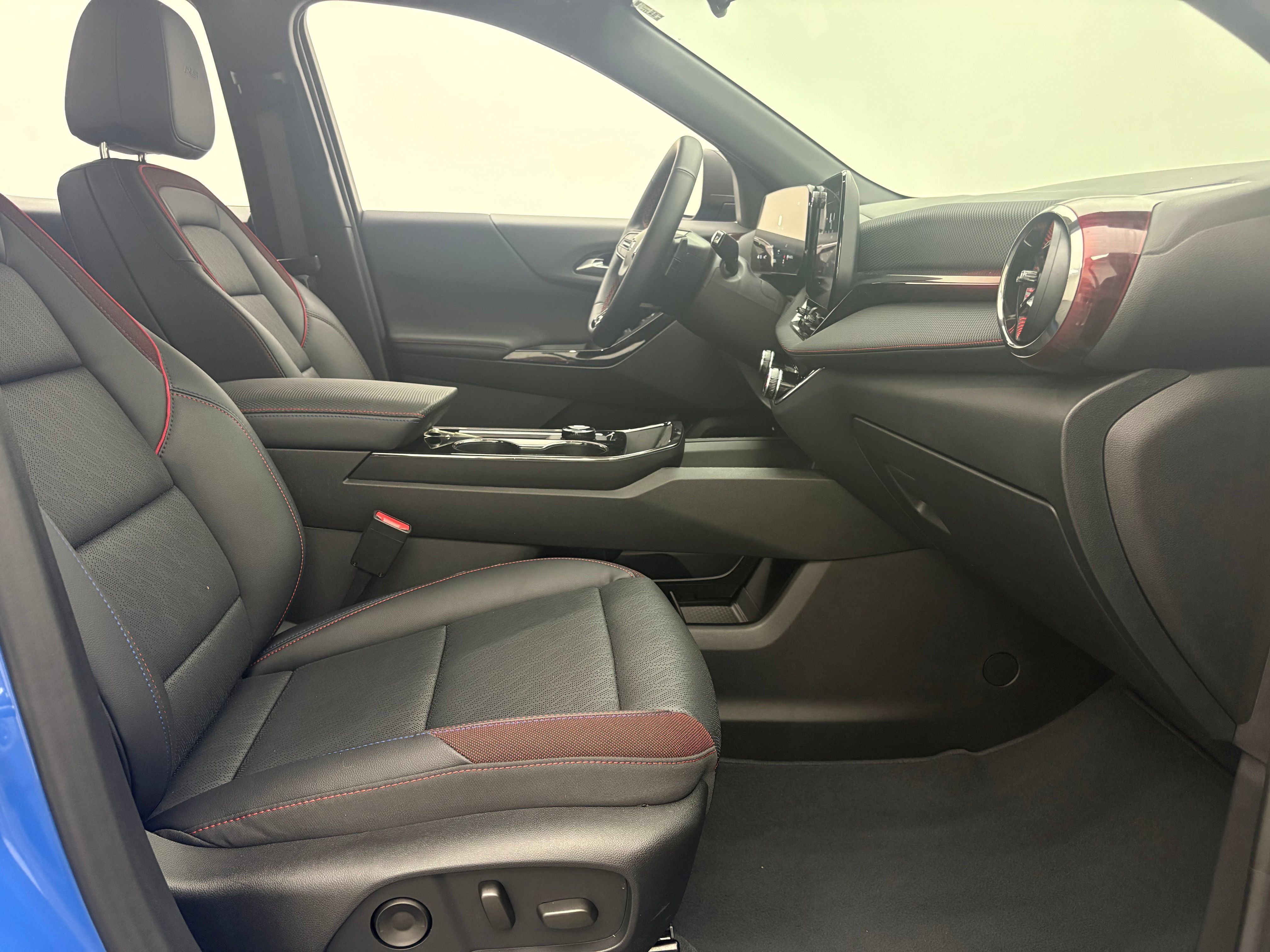 Used 2025 Chevrolet Equinox RS w/ Convenience Package III AWD/4WD image 29
