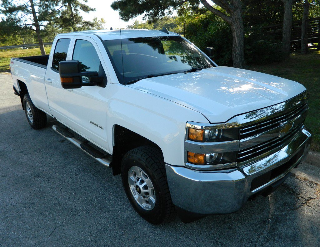 Used 2017 Chevrolet Silverado 2500 LT AWD/4WD image 3