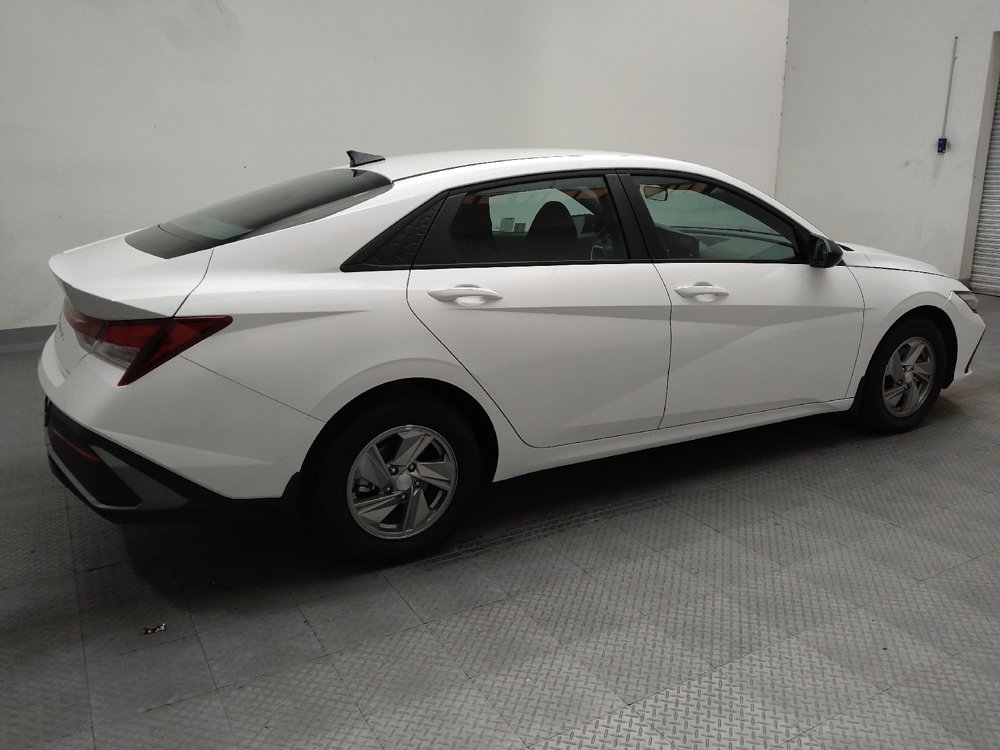 Used 2025 Hyundai Elantra SE FWD image 10