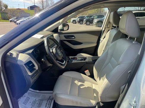 Used 2021 Nissan Rogue SV w/ Premium Package image 15