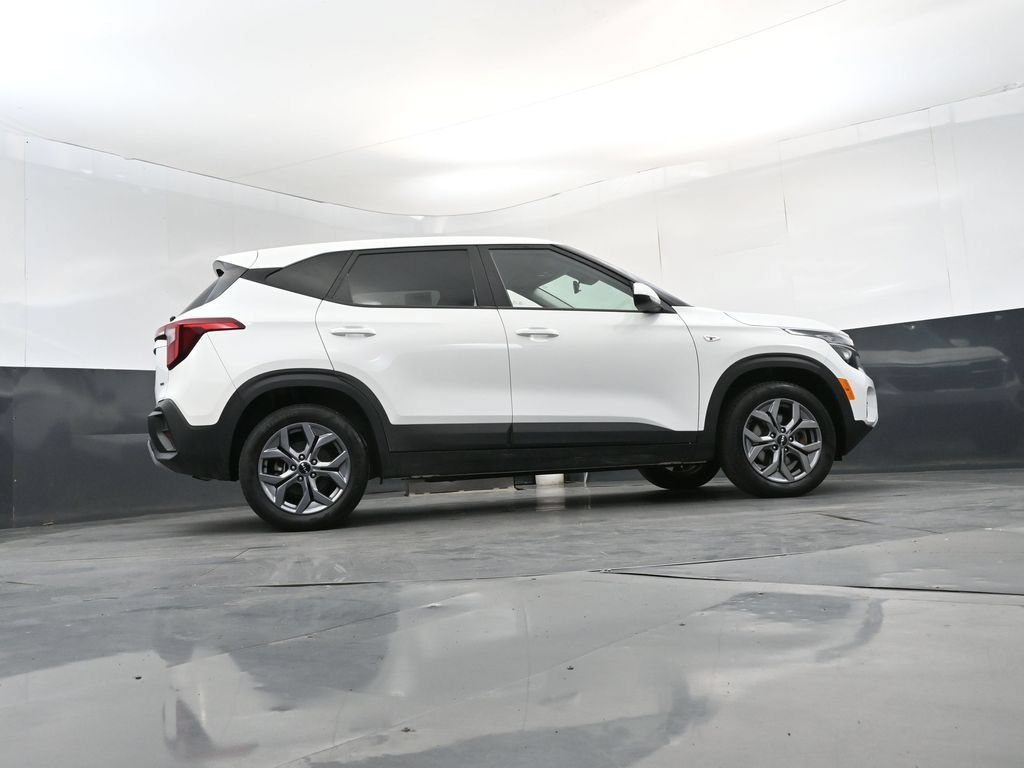 Used 2025 Kia Seltos LX AWD/4WD image 24