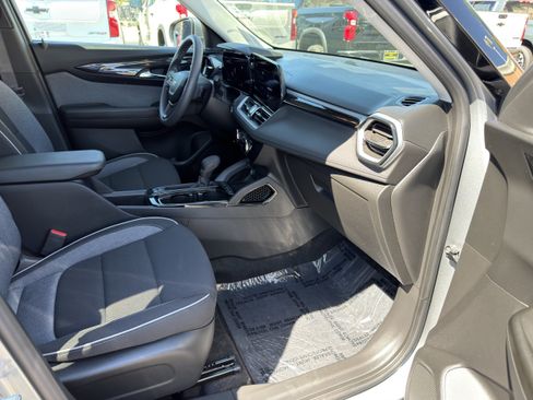 Used 2024 Chevrolet TrailBlazer LT FWD image 10