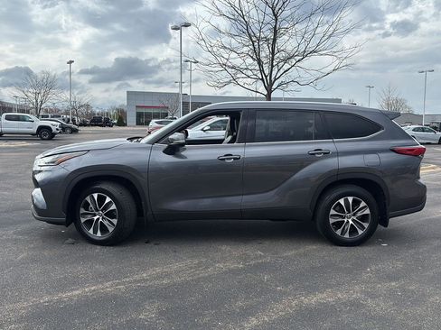 Used 2021 Toyota Highlander XLE image 22
