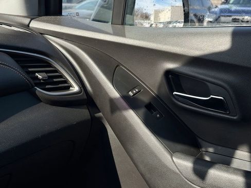 Used 2017 Chevrolet Trax LT image 35