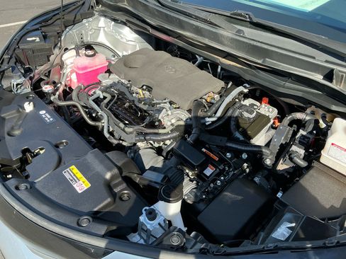 Used 2023 Toyota Sienna Limited image 22