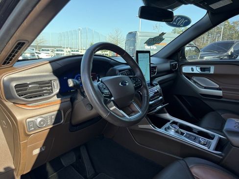 Certified 2021 Ford Explorer King Ranch w/ Premium Technology Package image 10