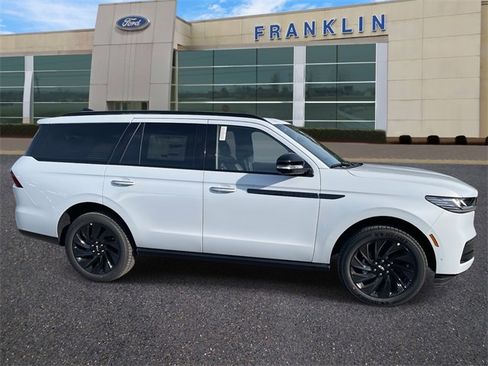 New 2025 Lincoln Navigator Reserve w/ Jet Appearance Package image 2